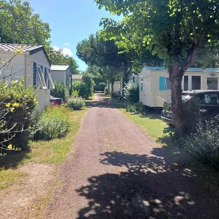 Mobil 4 Personnes Sur 3 étoiles à 150m De La Camping