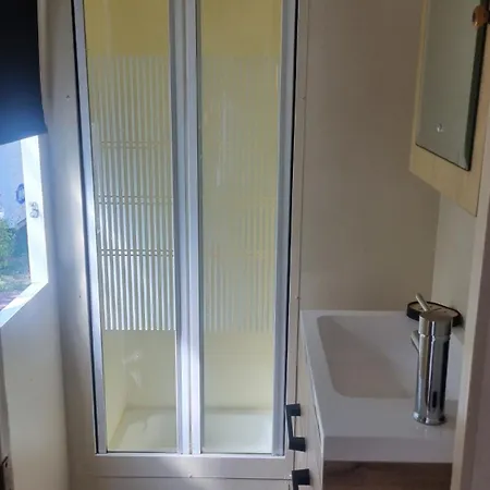 Mobil 4 Personnes Sur 3 Etoiles A 150m De La