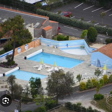 Campingplatz Mobil 4 Personnes Sur 3 Etoiles A 150m De La *