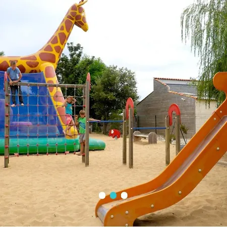 Campsite Mobil 4 Personnes Sur 3 Etoiles A 150m De La Saint-Pierre-d'Oleron