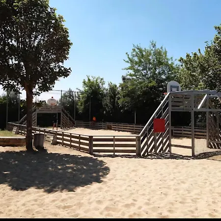 Mobil 4 Personnes Sur 3 étoiles à 150m De La Parque de Campismo