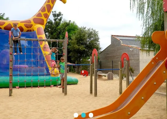 Parque de Campismo Mobil 4 Personnes Sur 3 étoiles à 150m De La Saint-Pierre-d'Oleron