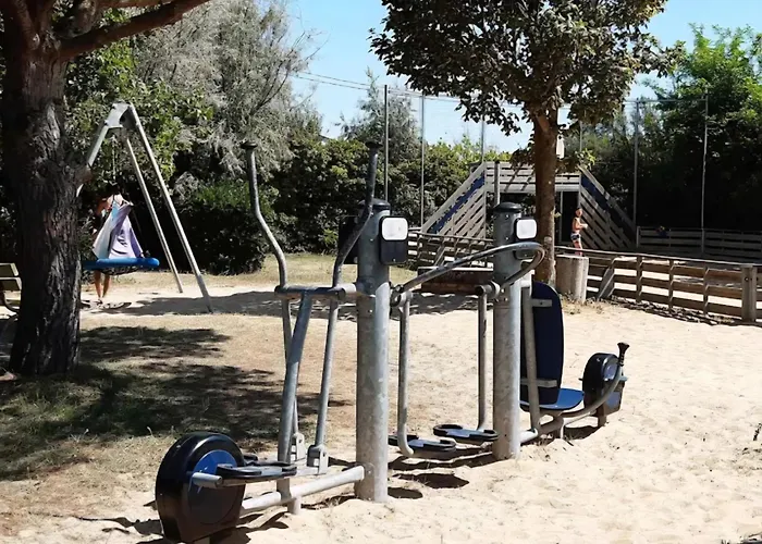 Mobil 4 Personnes Sur 3 étoiles à 150m De La